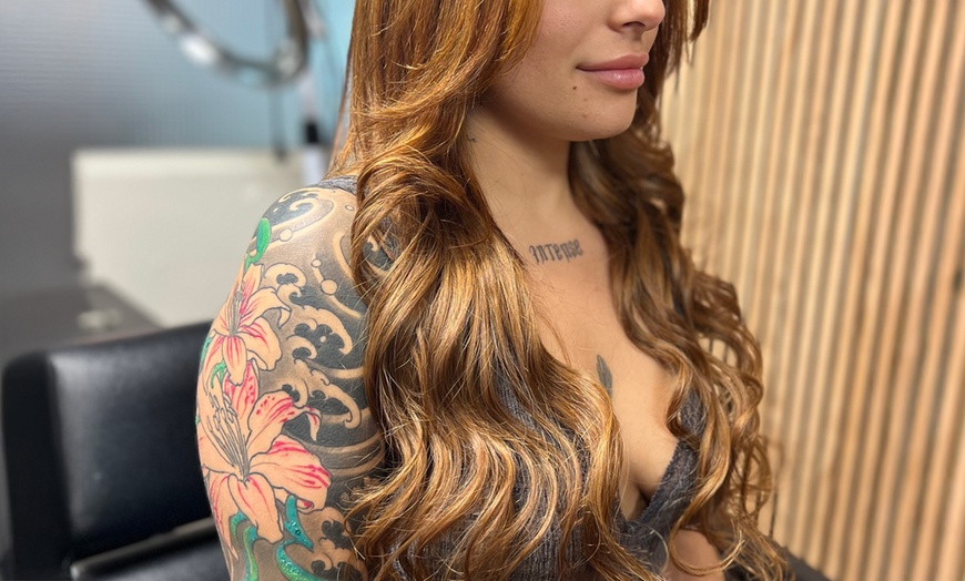 Image 4: Sesión de peluquería completa con opción a corte y tinte base para 1 