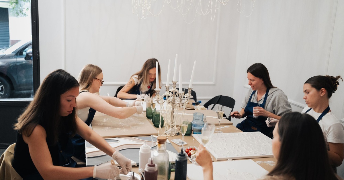 Taller de manualidades para crear un cuadro decorativo en Madrid