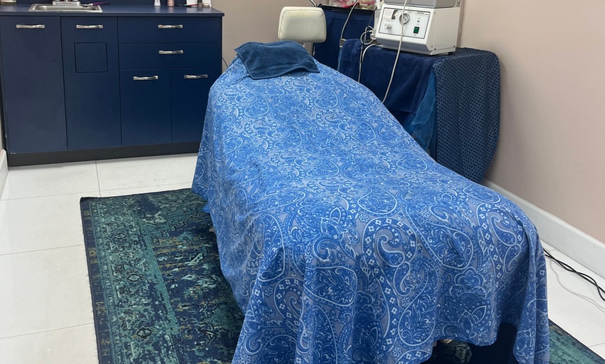 Image 4: Non-surgical facelift sessions for rejuvenated skin