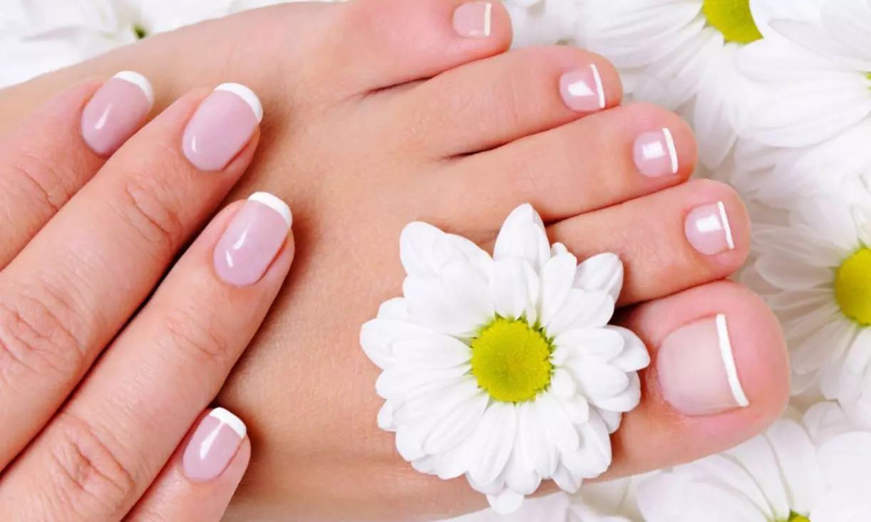 Manicura spa de lujo con esmalte semipermanente, pedicura spa detox