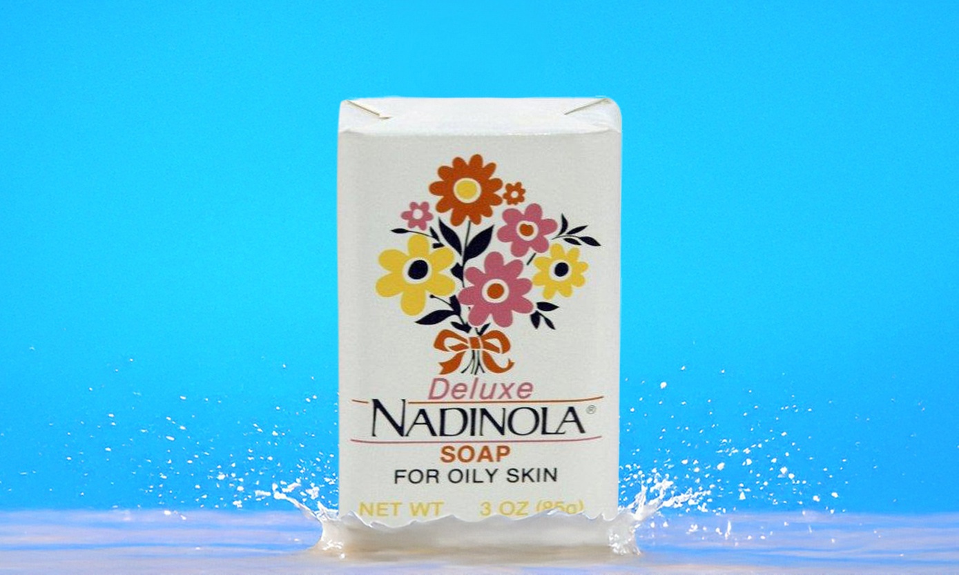 Deluxe Nadinola Soap for Oily Skin lathers away excess oils, 3 oz