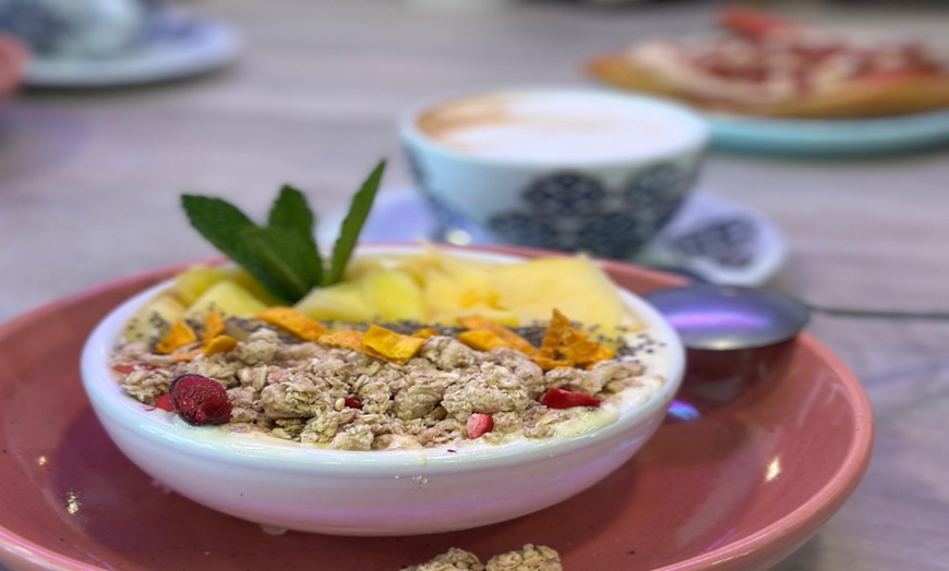 Image 12: Menú internacional para 2 personas con entrante, postre y bebida