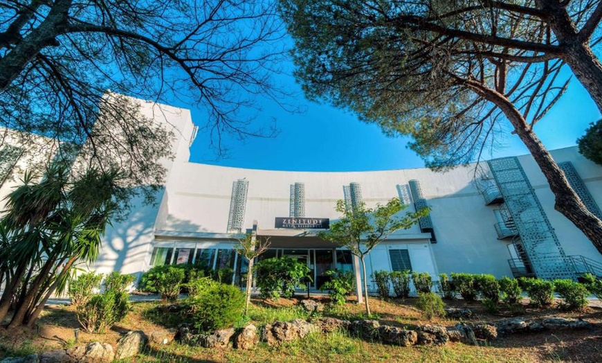 Image 10: Fréjus : séjour en appartement 1 chambre, accès piscine, PDJ en option