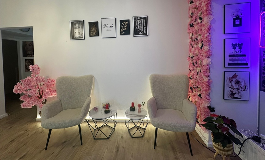 Image 6: Bis zu 38% Rabatt auf den Maniküre-Pediküre bei Elya Beauty