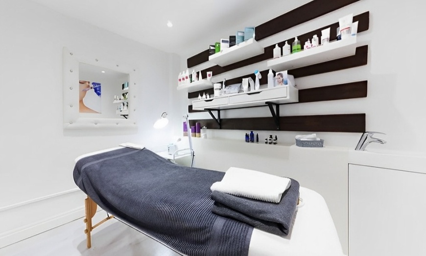 Image 2: 60-Minute, 75-Minute or 90-Minute Choice of Massage Pampering Package
