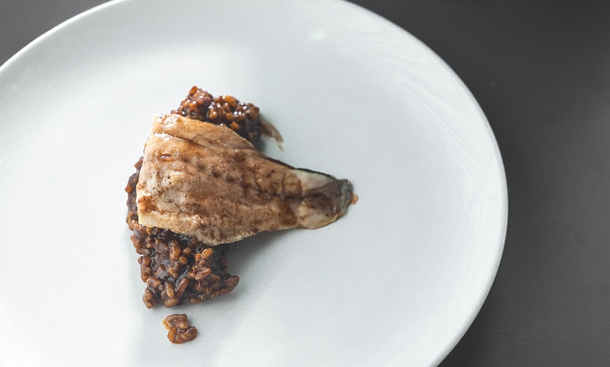 Image 11: Menú de cena gourmet con 4 pases y vino para 2 o 4 al lado de la playa