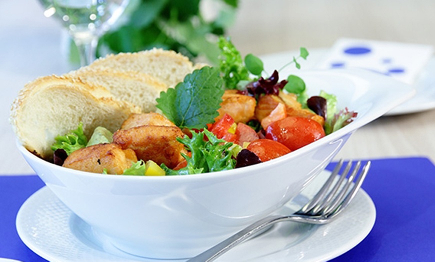 Image 1: Pasta mit Salat oder Dessert inkl. Softdrink für 1, 2 oder 4 Personen
