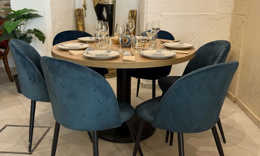 Image 11: Menú fusión con entrante, principal, postre y bebida 