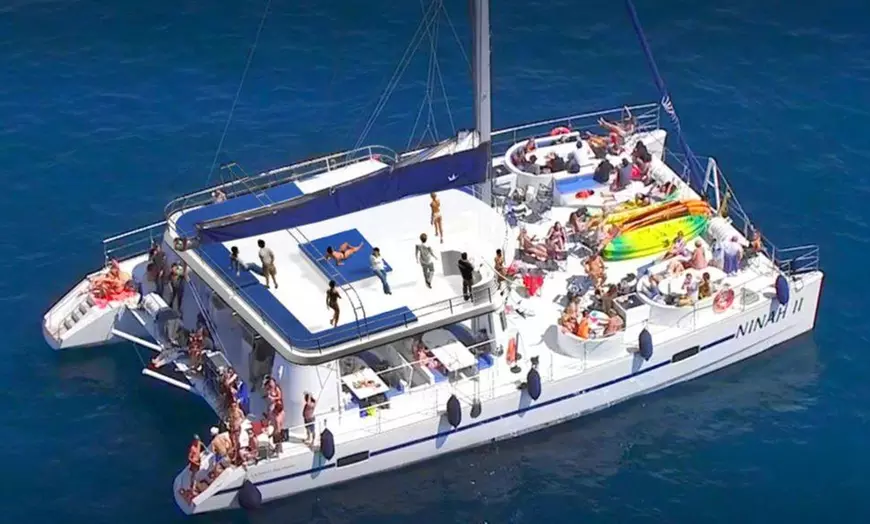 Image 1: Salida en catamarán con degustación de mejillones y una bebida para 1
