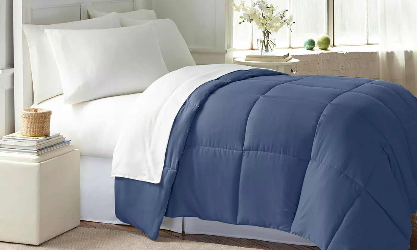 Wexley Home All-Seasons Down-Alternative Comforter - Primary Image