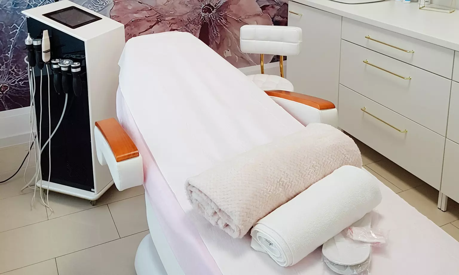 Liftingujący masaż Kobido w pakiecie z różnorodnymi zabiegami na twarz w salonie Skin Quality - Image 4