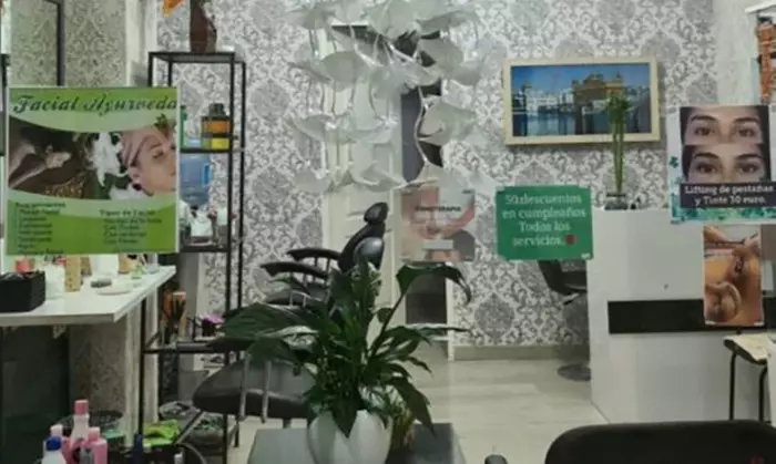 Facial, manipedicura y masaje para 1 o 2 junto a la Puerta del Sol