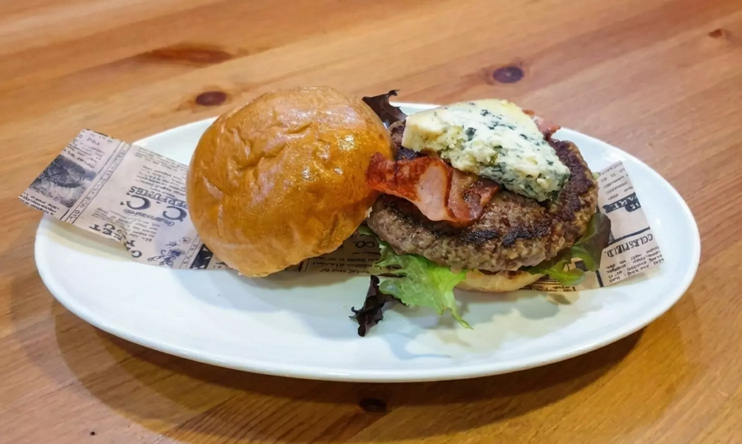 Menú de burger para 2 o 4 con bebidas y opción a entrante y postre