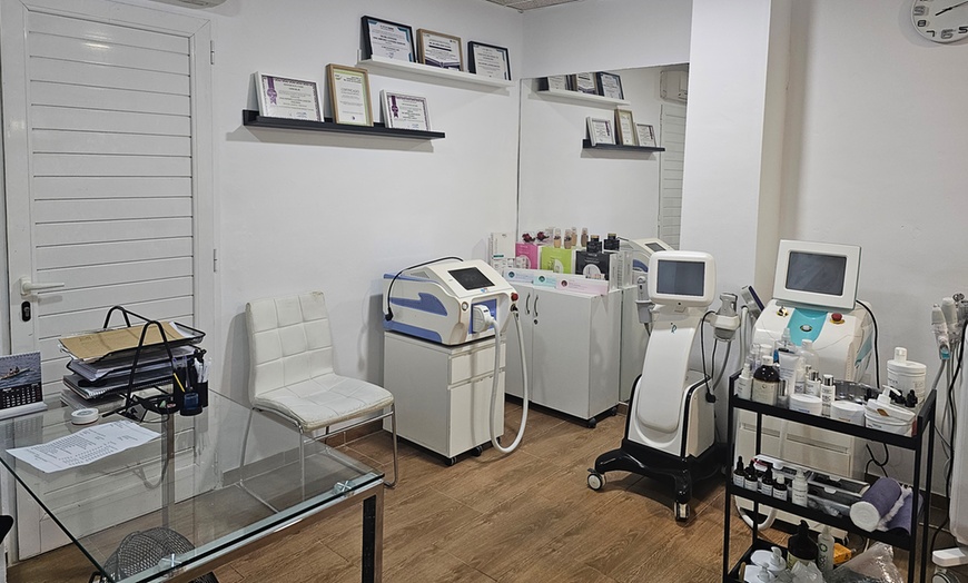 Image 2: HIFU facial 12D con opción a láser y exosomas para 1 persona 