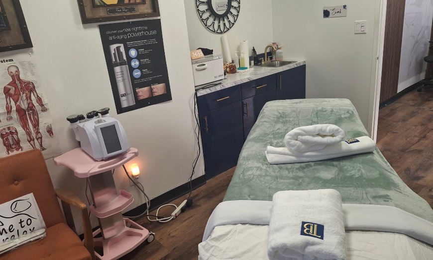 Image 6: 60 or 90 Min Couples, Swedish, Pregnancy, Deep Tissue Massage & More