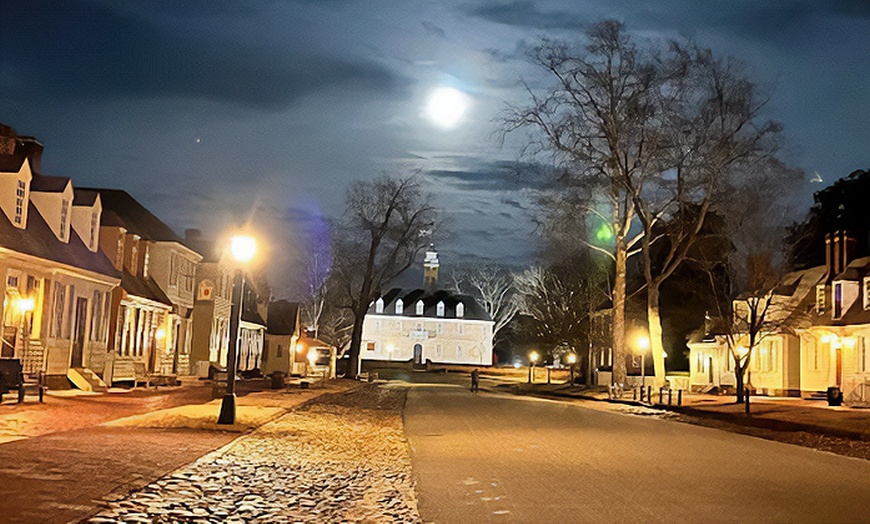 Image 2: Thrilling Guided Haunted Tour of Williamsburg for 1, 2, 4, or 6