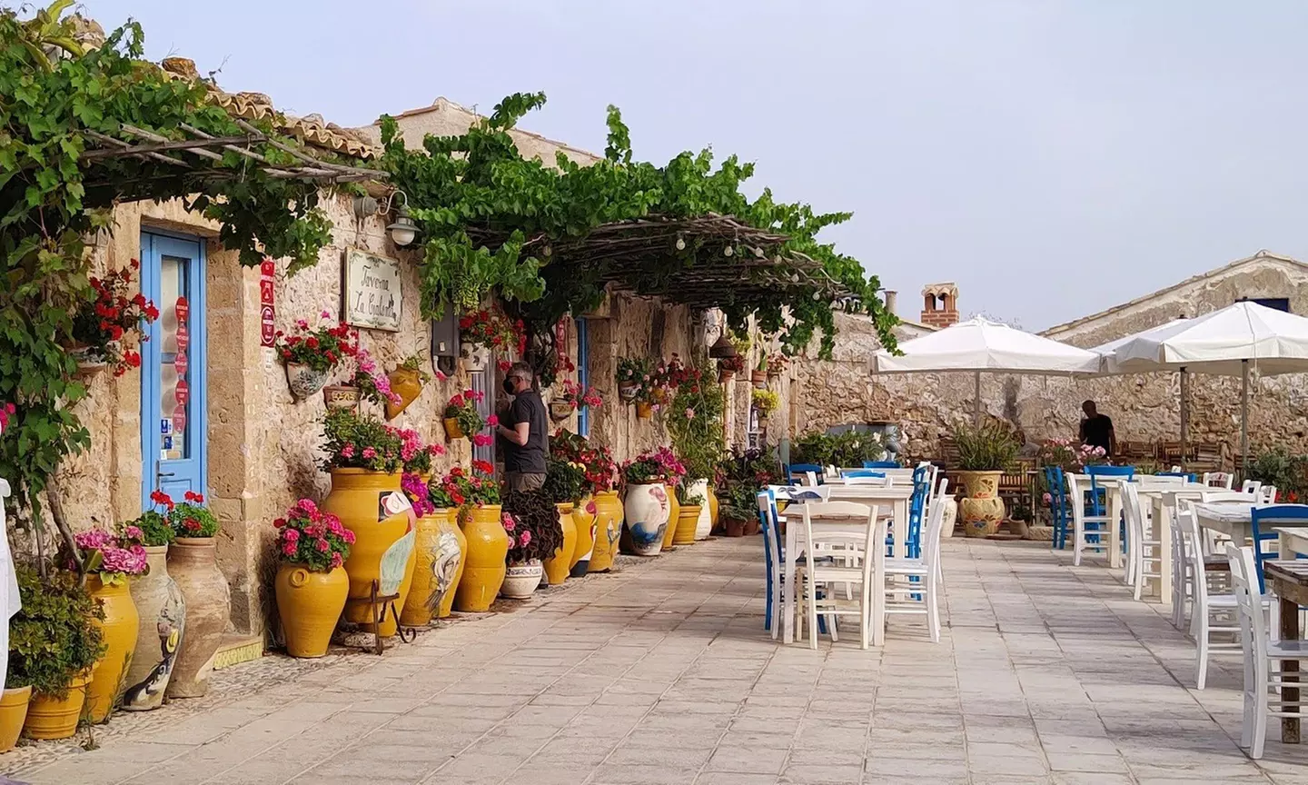 ✈ Sicily Road Trip with Flights, Car & Stay