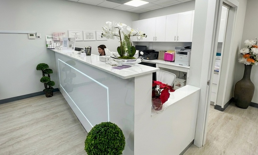Image 2: Get 20, 40, or 60 Units of Xeomin for Facial Contouring