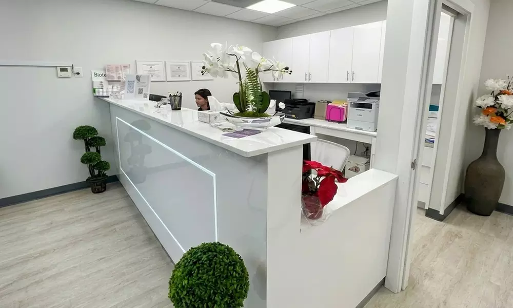 Get 20, 40, or 60 Units of Xeomin for Facial Contouring