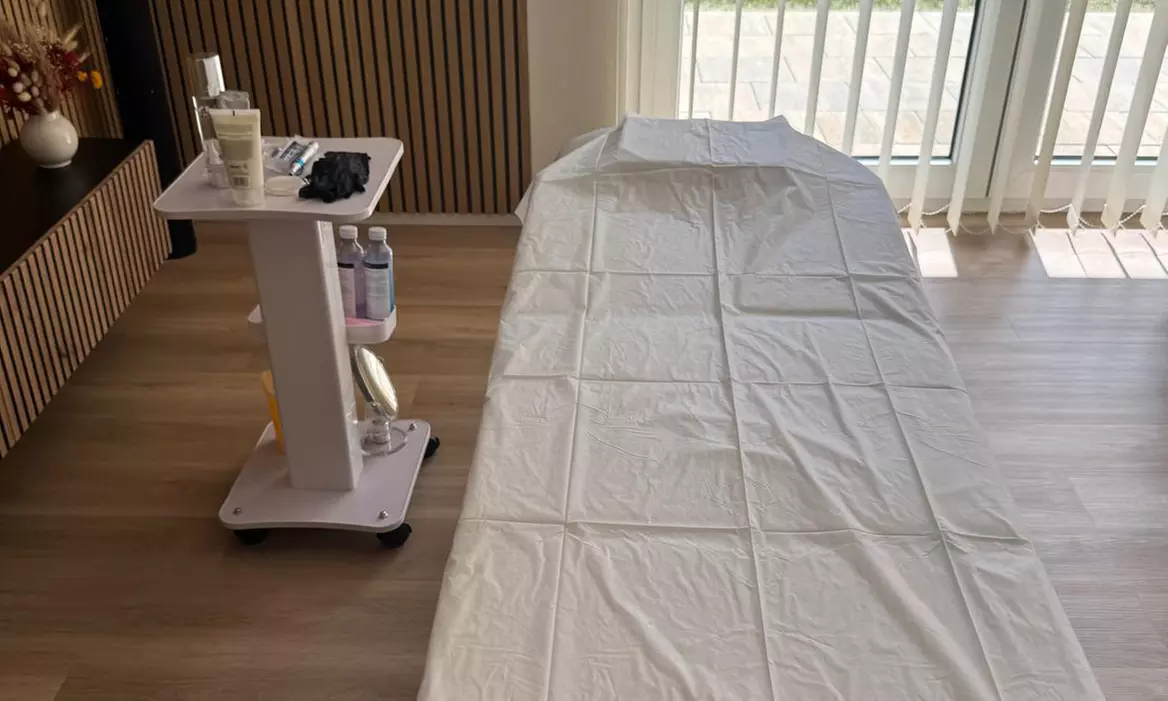 60 Min. Aqua Facial und/oder Microneedling für 1 Person (bis zu 42% sparen) - Second Medium