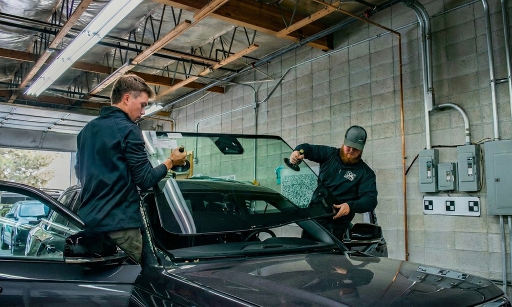 Professional Windshield Replacement Services with Lifetime Warranty