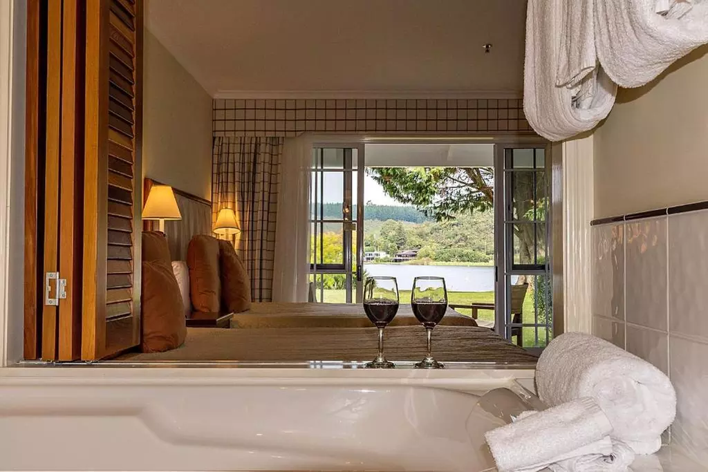 New Zealand: North Island Self‑Drive Escape with Return Flights