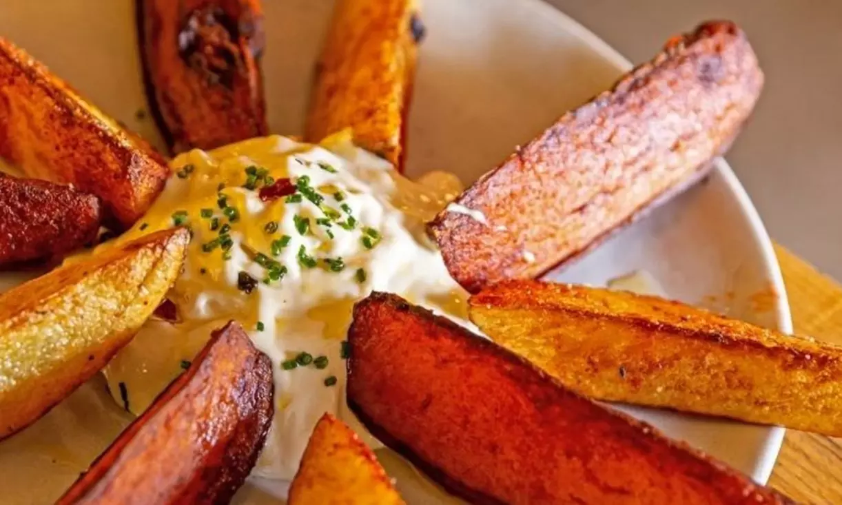 Menú mediterráneo con postre y bebida o botella de vino para 2 o 4