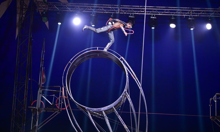 Image 4: Circus Extreme: Family Fun & Thrilling Stunts – Don't Miss the Action