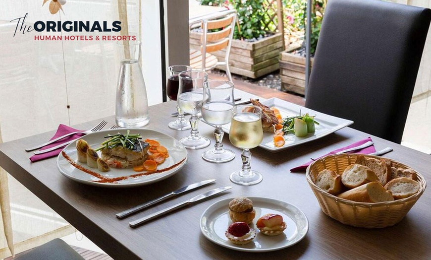 Image 1: Brunch ou dîner savoureux au restaurant du Village 49