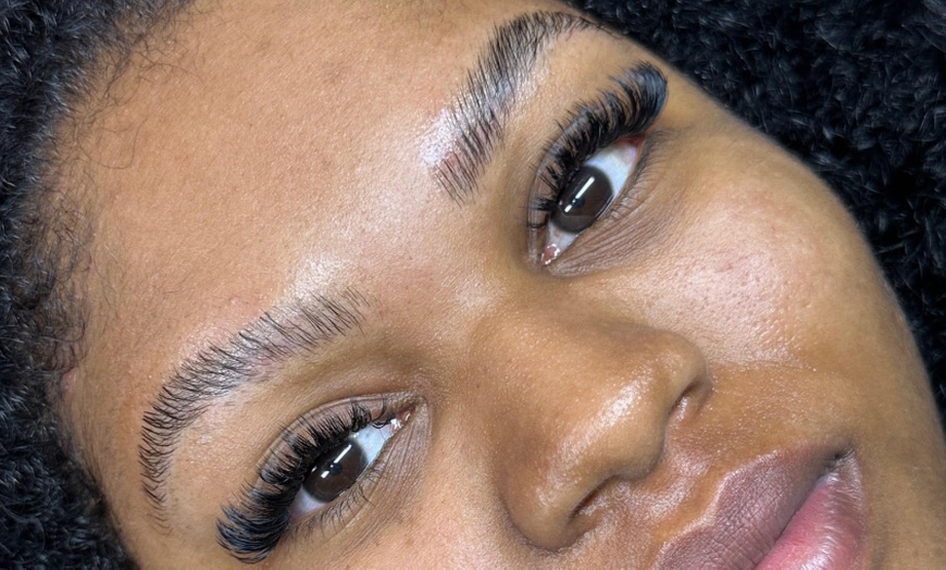 Image 2: Classic, Light Volume or Volume Eyelash Extensions for a Natural Look