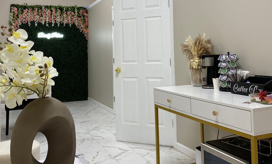Image 2: Up to 30% Off on Eyebrow Tinting at Beauty palace