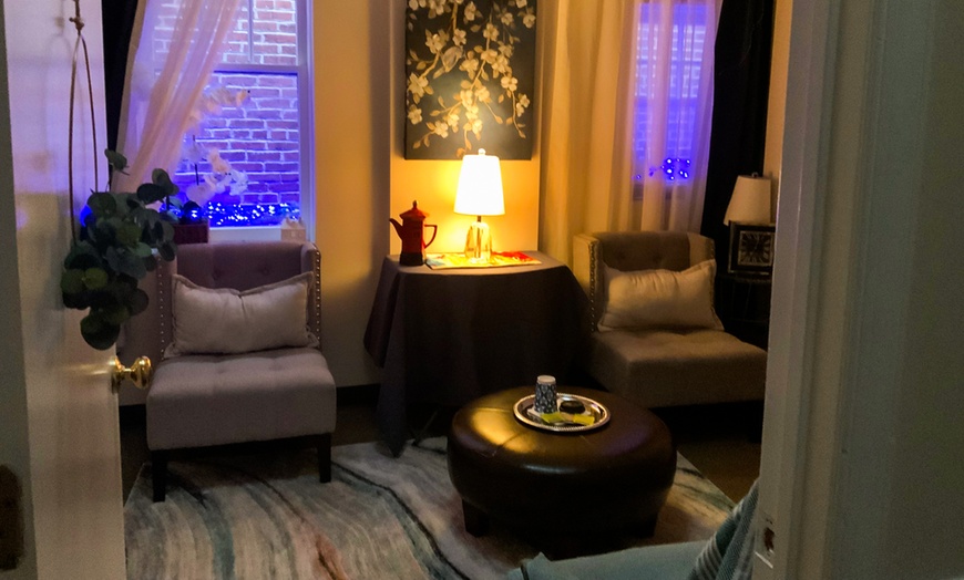 Image 2: 60 Min Thai Back Massage, 75 Min Foot Reflexology Spa Party and More