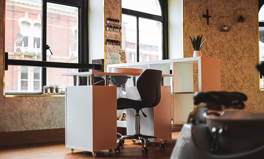 Image 9: 30 minute Back Neck and Shoulder WEEKDAY massage