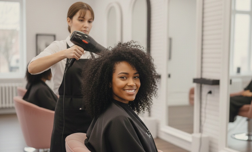 Image 3: Get a Chic Makeover with $40, $55, $75 Gift Voucher