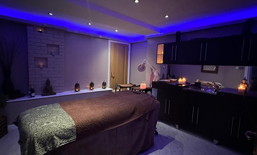 Image 3: 30 or 60-Min Aromatherapy Massage, 40-Min Hot Stones & Massage & More