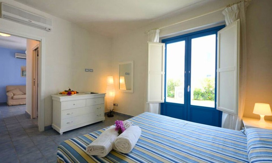 Image 2: 3 settimane di vacanza in residence o B&B, con destinazione a scelta