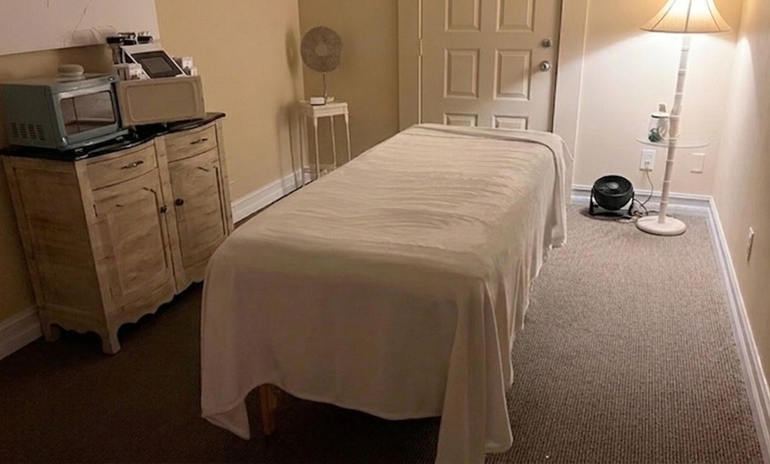 Image 3: 60-Min Deep Pressure Massage or Massage with Signature Facial