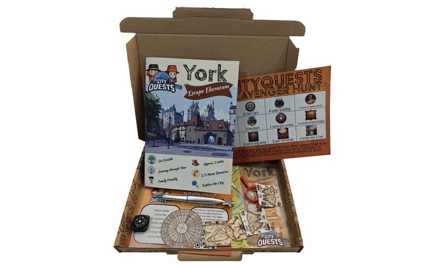 Image 4: Guided City Tour Incl Map, Compass, Magnifying Glass & Stickers 