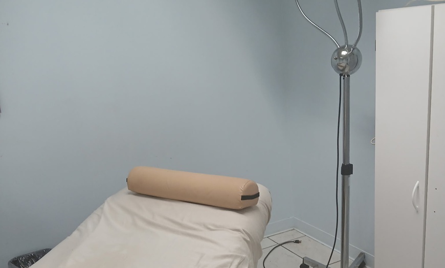 Image 2: Choice of Massage (Swedish or Deep Tissue): 30 or 60 Minutes