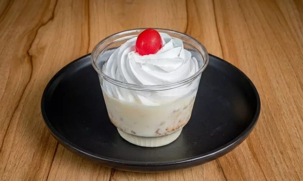 2 or 4 Empanadas, Mini Picaditas Mixtas, 1 or 2 Dessert and Wine