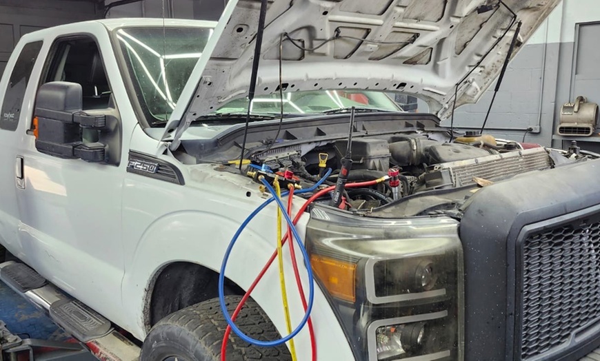 Image 5: A/C R134 Recharge with UV-Die included Auto Air Conditioning