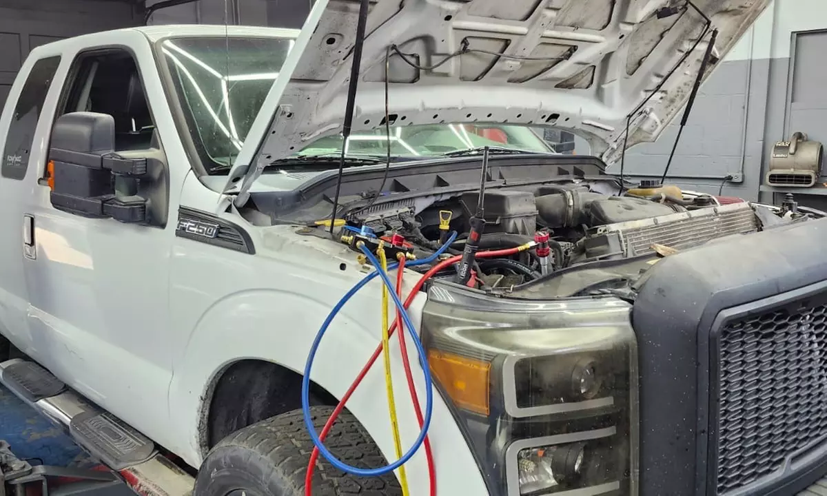 A/C R134 Recharge with UV-Die included Auto Air Conditioning