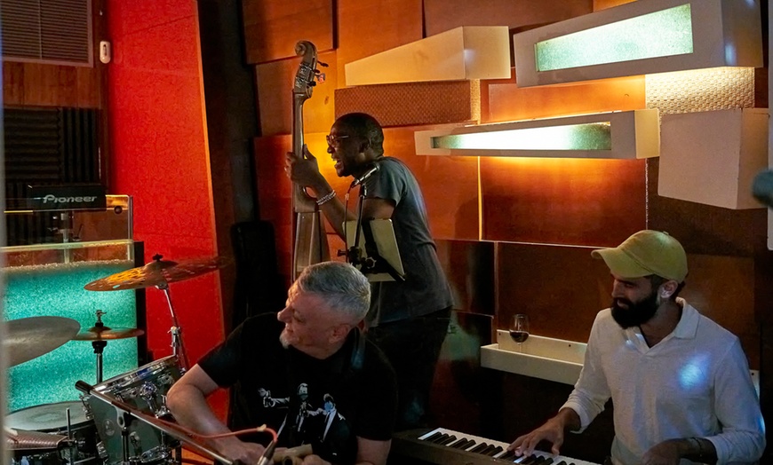 Image 7: Jam Latina en Monete Club: entrada con 2 copas para jueves a las 23 h