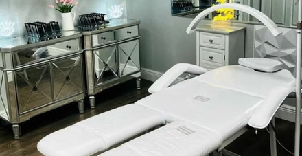 Full Set of Classic Eyelash Extensions - Luminous Luxe Studio