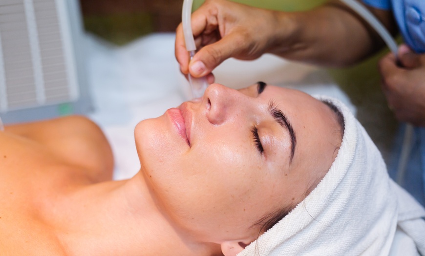 Image 7: Relaxing 60 minute Head & Foot Spa / Deluxe Pamper Package