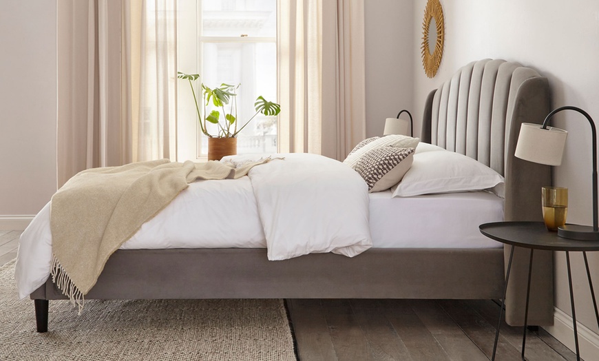 Image 10: Aurelia Winged Upholstered Bed 