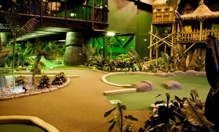 Image 6: Adventure Golf For Two £6