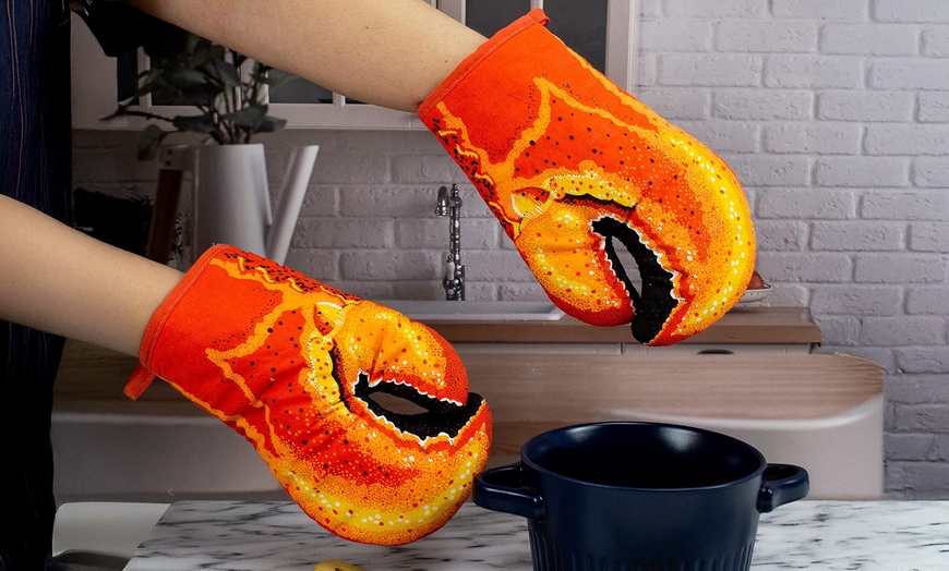 Image 1: Pair of Lobster Claw Oven Mitts - Heat Resistant for Baking and BBQ
