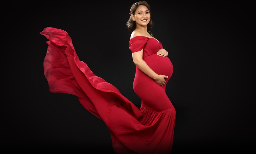 Image 4: Maternity photoshoot with an soft copies on USB
