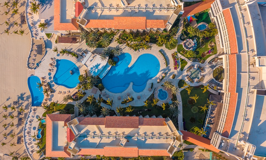 Image 21: 4-Star Beachfront Resort With Pools, Dining & Ocean Views
